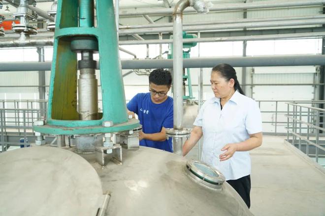 甄曰菊 從企業(yè)決策者到科技工作者的華麗轉(zhuǎn)身，點亮生物基材料的綠色未來